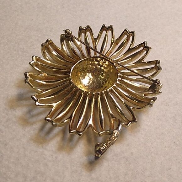 Elegant Sarah Coventry Silver Tone Metal Flower Brooch Cottagecore Grandmacore - Picture 2 of 6